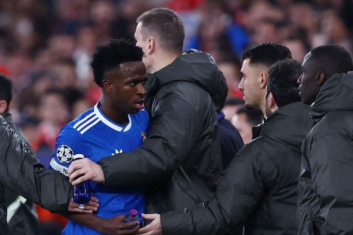 Căng thẳng bùng nổ giữa Rui Costa và phái đoàn Real Madrid