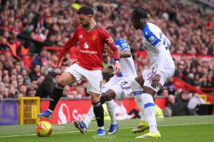 Carrick bị 'đá xoáy', Man United nóng mặt ở trận sinh tử với Aston Villa
