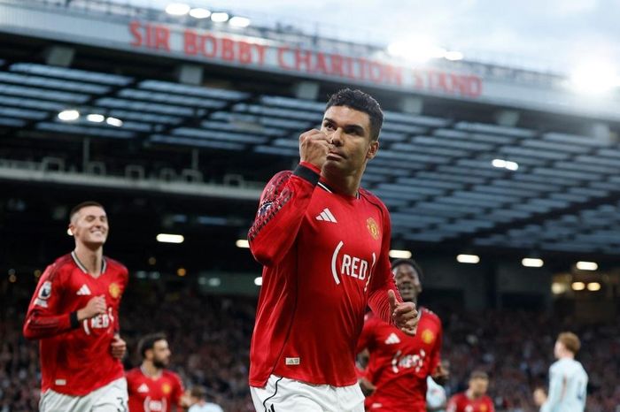 Casemiro đang dạy MU bài học đắt giá