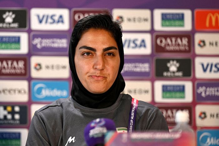 Cầu thủ nữ Iran lần lượt trở về nước