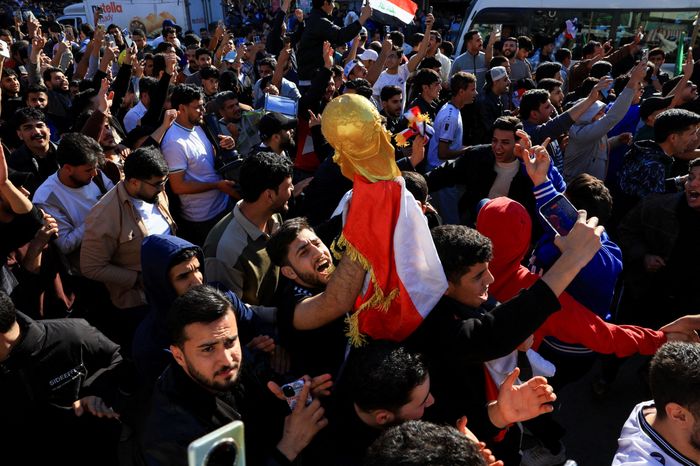 CĐV Iraq đổ ra đường mừng tấm vé dự World Cup