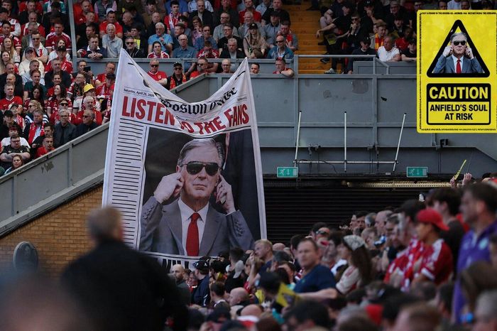 CĐV Liverpool phản đối ông chủ đội bóng