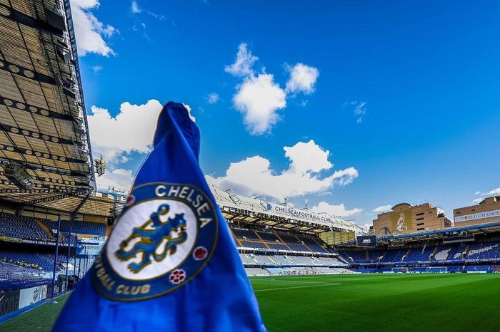 Chelsea bị phạt nặng và đối mặt án cấm chuyển nhượng