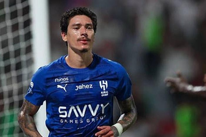 Chelsea gia nhập cuộc đua giành Darwin Nunez, Marcus Rashford giảm lương để ở lại Barcelona