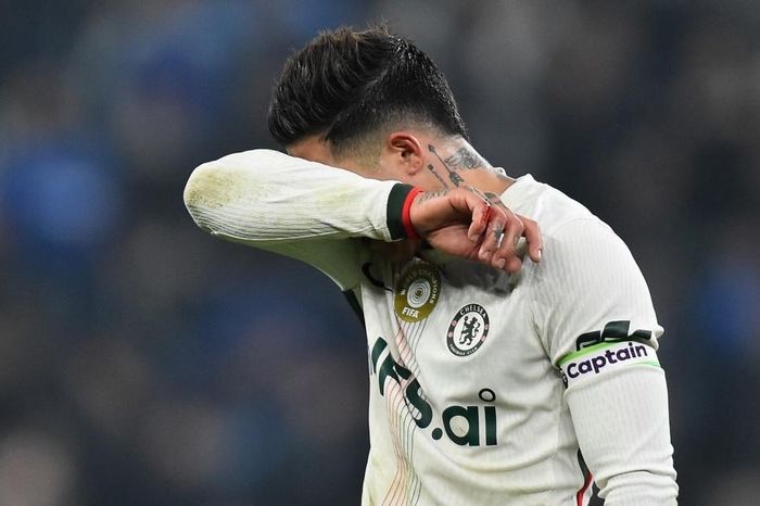 Chelsea rơi tự do