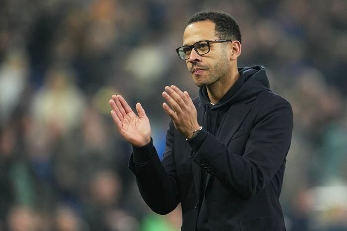 Chelsea sa thải HLV Liam Rosenior sau 5 trận thua liên tiếp