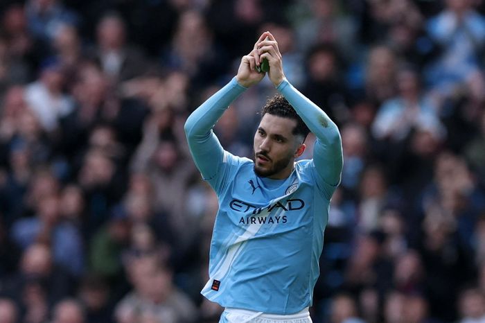 Cherki bẻ lái cuộc đua vô địch Premier League