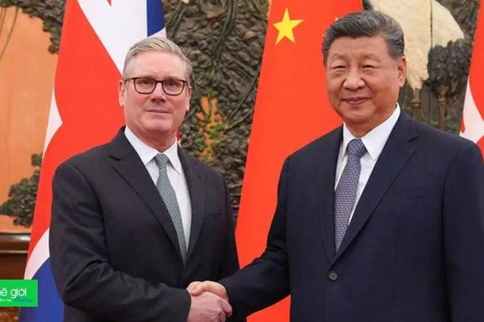 Chuyện đằng sau trái bóng Premier League Thủ tướng Anh tặng ông Tập tại Bắc Kinh