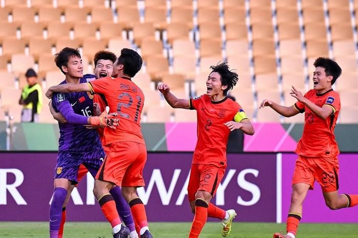 CLB châu Âu chi tiền 'khủng' chiêu mộ thủ môn U23 Trung Quốc