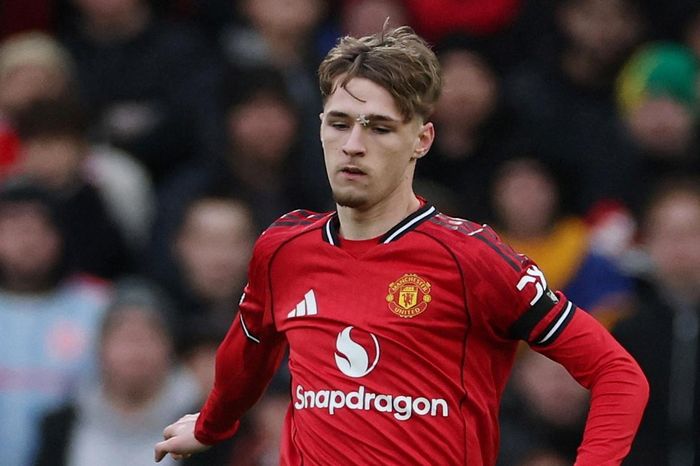 Con trai Fletcher bị cấm thi đấu 6 trận