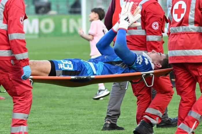 Con trai Klinsmann gãy đốt sống cổ