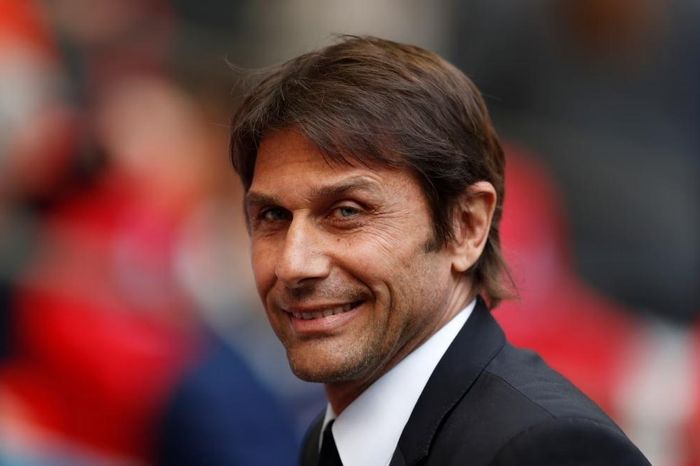 Conte dẫn cùng lúc Napoli và Italy?