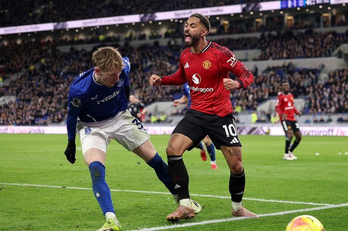 Cunha thổi bùng tranh cãi