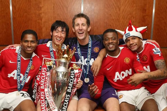 Cựu thủ quân Man Utd bất ngờ tái xuất ở tuổi 40