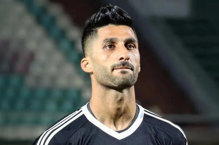 Cựu tuyển thủ Iran mất liên lạc sau bài đăng gây tranh cãi