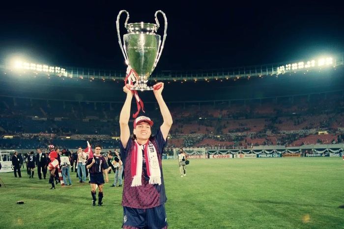 Cựu vô địch Champions League tái xuất sân cỏ ở tuổi 55