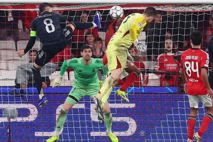 Đánh bại Real Madrid, Benfica vào vòng knock-out Champions League