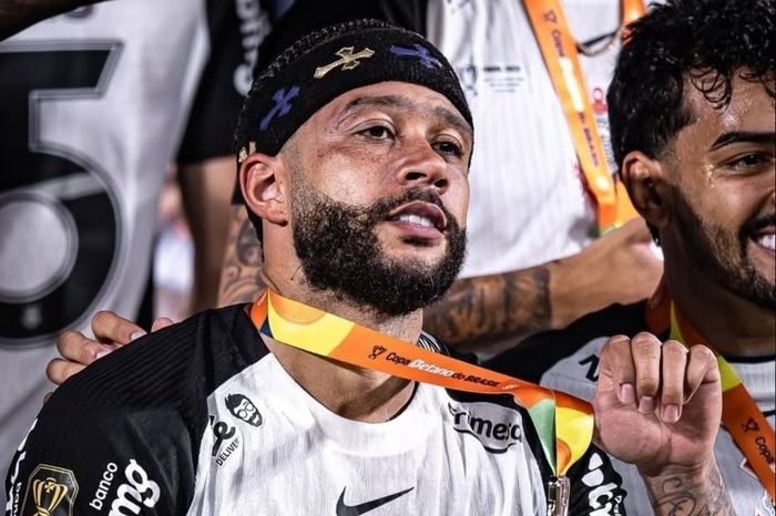 Depay chia tay bóng đá Brazil