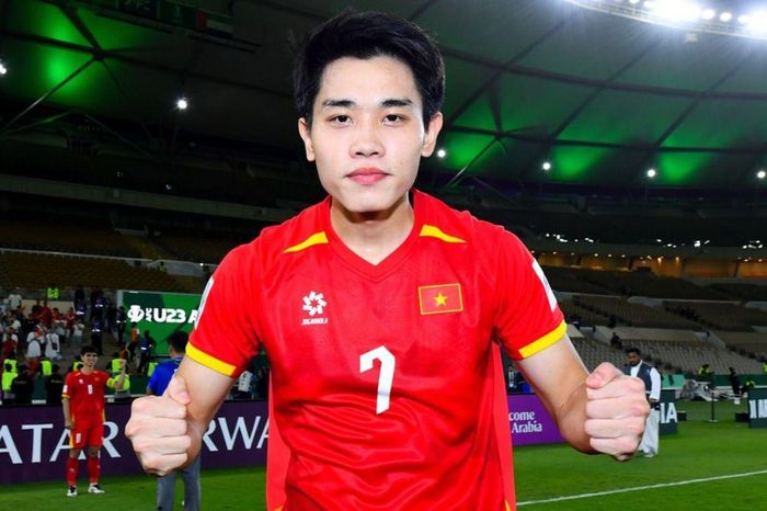 Đình Bắc ngạo nghễ trên trang chủ AFC, được ca ngợi là thiên tài