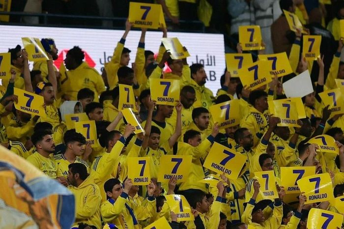'Đình công' 2 trận liên tiếp, Ronaldo vẫn được CĐV Al Nassr tri ân đặc biệt