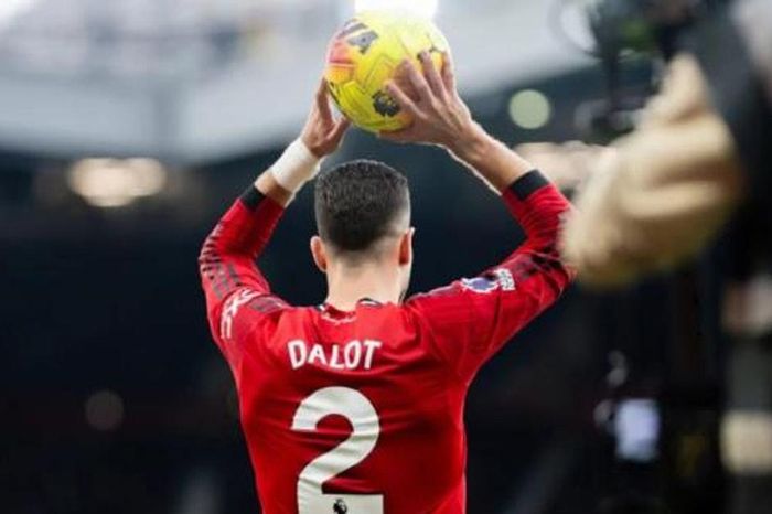 Diogo Dalot hồi sinh ngoạn mục: Từ 'tội đồ' thời Amorim đến nhân tố không thể thay thế của Carrick