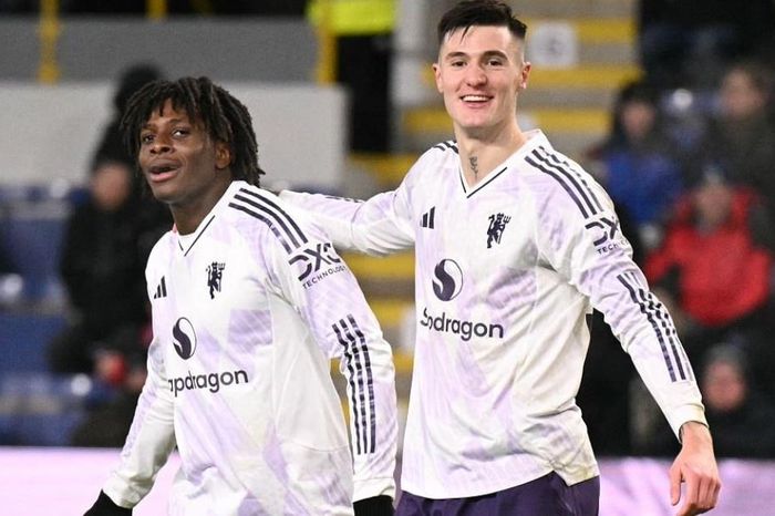 Đội hình ngôi sao Premier League ngồi nhà xem World Cup