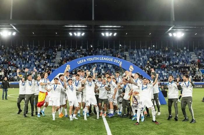 Đội trẻ Real Madrid vớt vát chút uy danh cho các đàn anh