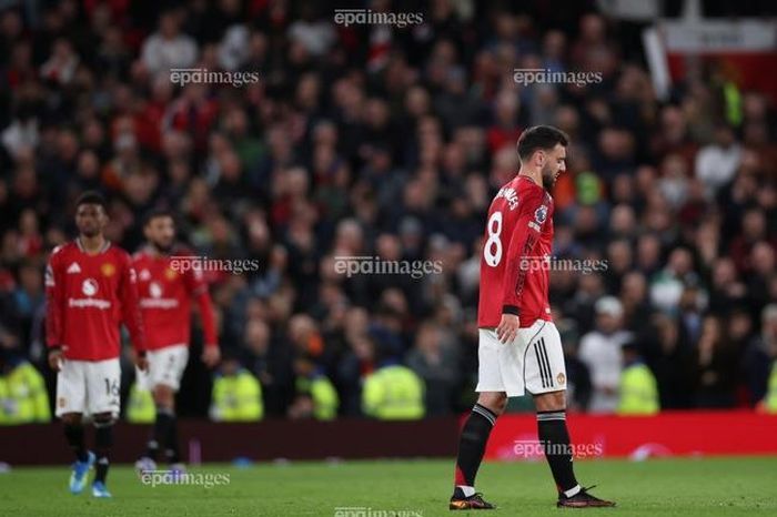 Đội trưởng Bruno Fernandes bất đồng với Ban huấn luyện MU
