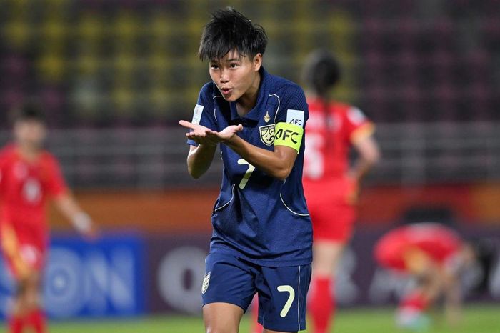 Đội trưởng Thái Lan sút phạt như Ronaldo vào lưới Việt Nam
