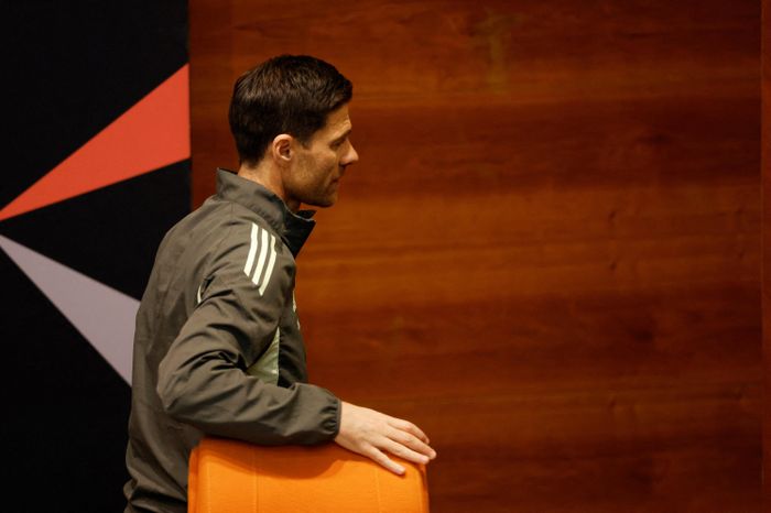 Động thái đầu tiên của Alonso sau khi bị sa thải