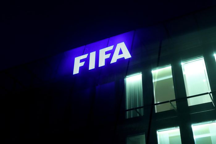 Động thái kỳ lạ của FIFA