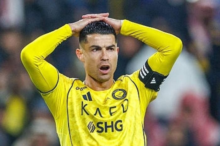 Được đáp ứng hai yêu sách, Ronaldo chấm dứt 'đình công'