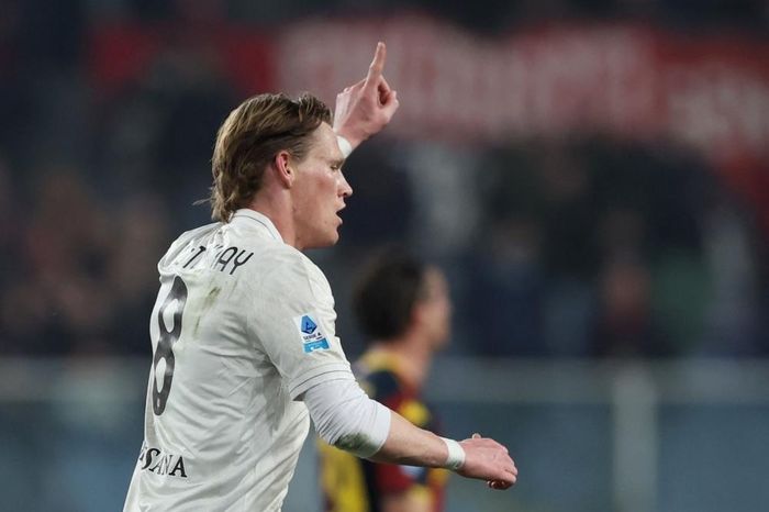 Fan MU tranh cãi dữ dội vì McTominay