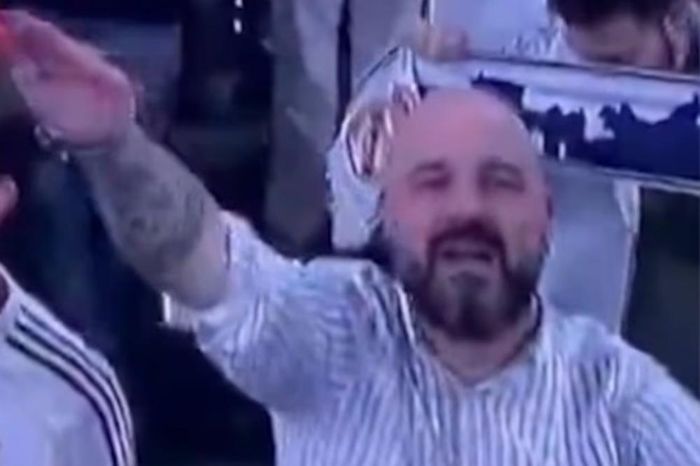 Fan Real Madrid bị trục xuất vì chào kiểu phát xít