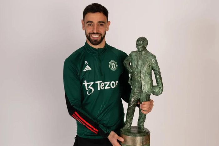 Fernandes bùng nổ kỷ lục ở Man Utd