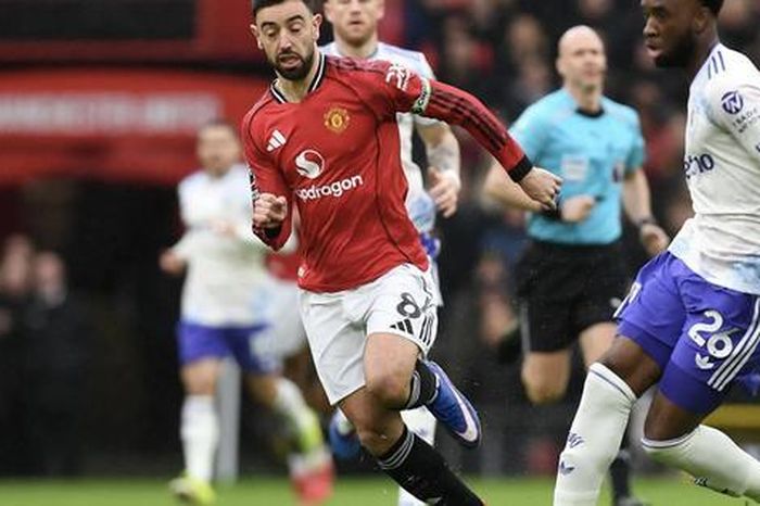 Fernandes chạm tay kỳ tích, Man United 'bắn hạ' Aston Villa
