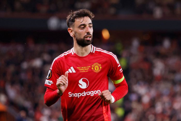 Fernandes khiến MU khó xử