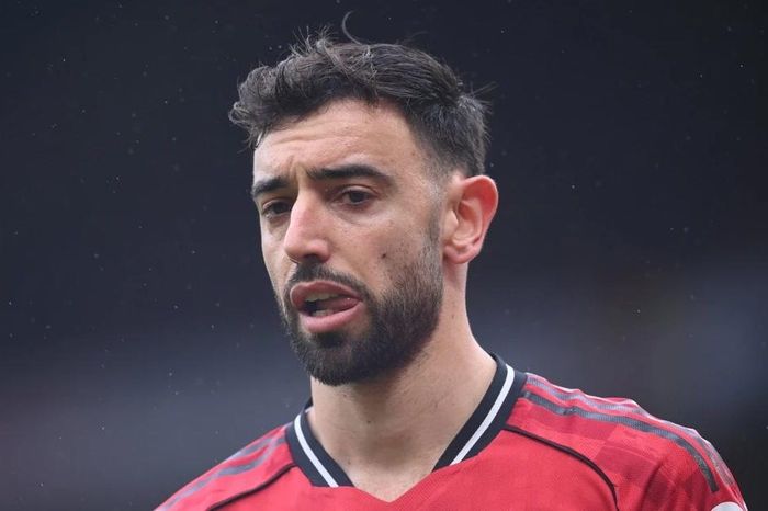 Fernandes xô đổ kỷ lục 26 năm tại Man Utd