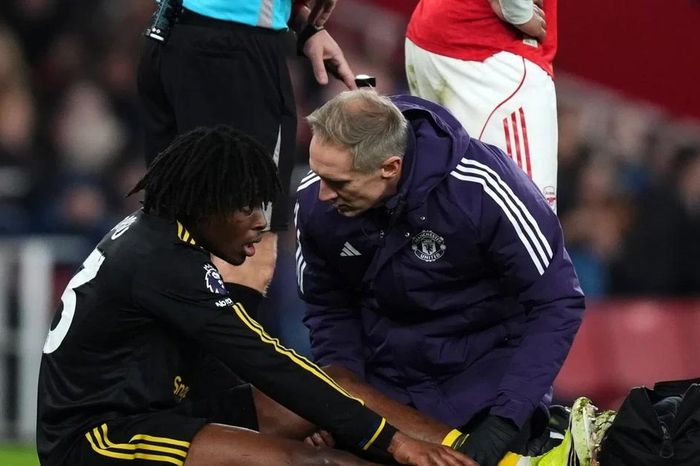 'Gãy gánh' đúng thời điểm bùng nổ, Man Utd đối mặt thử thách lớn