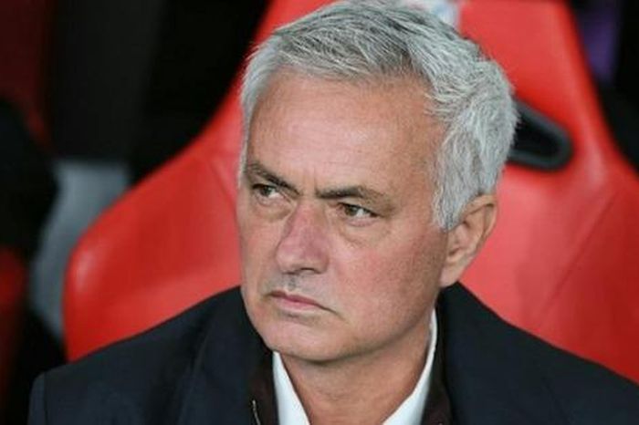Ghế của 'người đặc biệt' Mourinho lung lay dữ dội