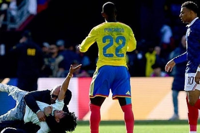 Giải cứu fan nhí, tiền đạo Mbappe tranh cãi với nhân viên an ninh Mỹ