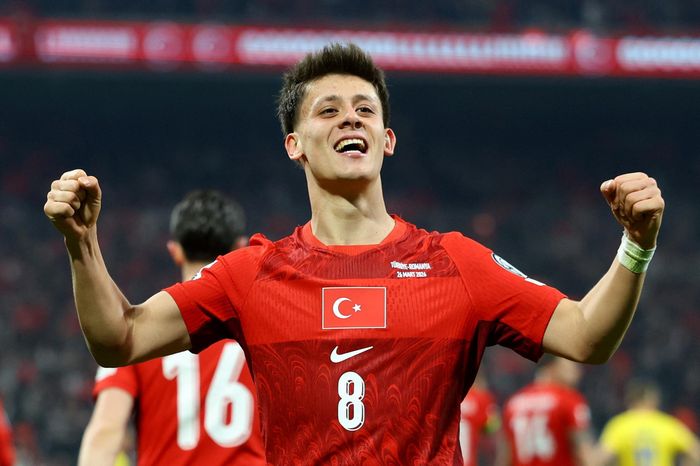 Guler thắp sáng hy vọng dự World Cup cho Thổ Nhĩ Kỳ