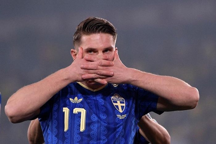 Gyokeres kéo Thụy Điển trở lại đường đua World Cup