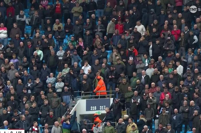 Haaland lập hat-trick, cổ động viên Liverpool lũ lượt bỏ về