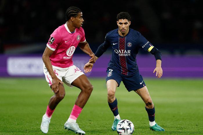 Hakimi cam kết tương lai với PSG
