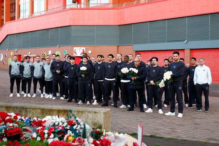 Hành động đẹp của PSG với Liverpool