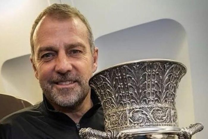 Hansi Flick không màng kỷ lục, phấn khích Barca thắng Real Madrid