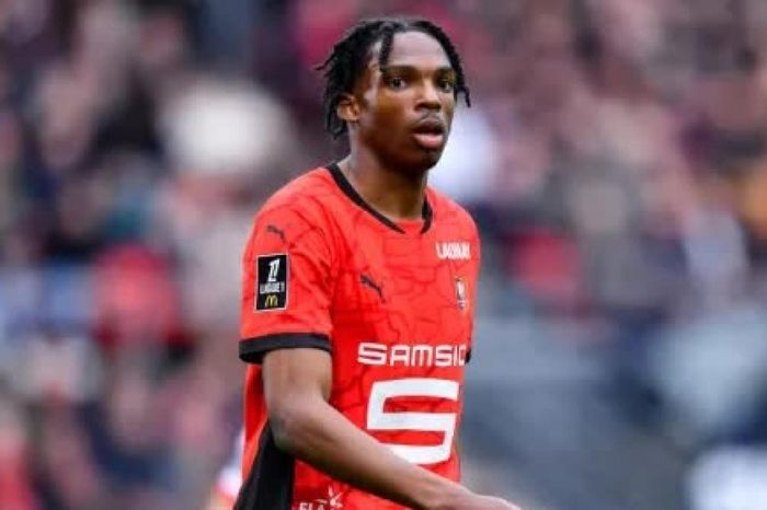 Hé lộ tân binh đầu tiên của HLV Rosenior ở Chelsea