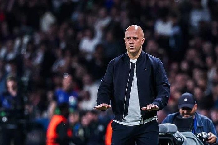 HLV Arne Slot giữa tâm bão: 'Tôi nhận được sự ủng hộ trọn vẹn ở Liverpool'