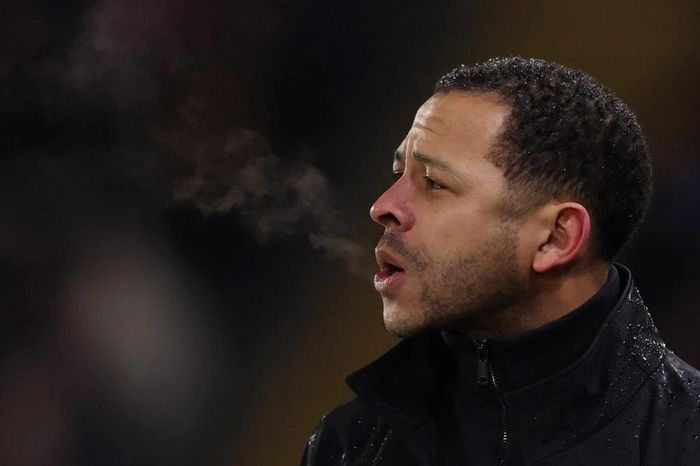 HLV Chelsea sống trong khách sạn đến cuối mùa